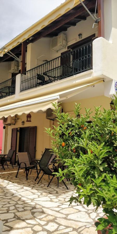 Marinos Aparts Sívota Exterior foto